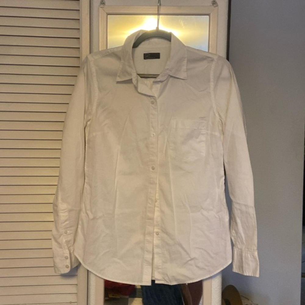 Gap white button down M